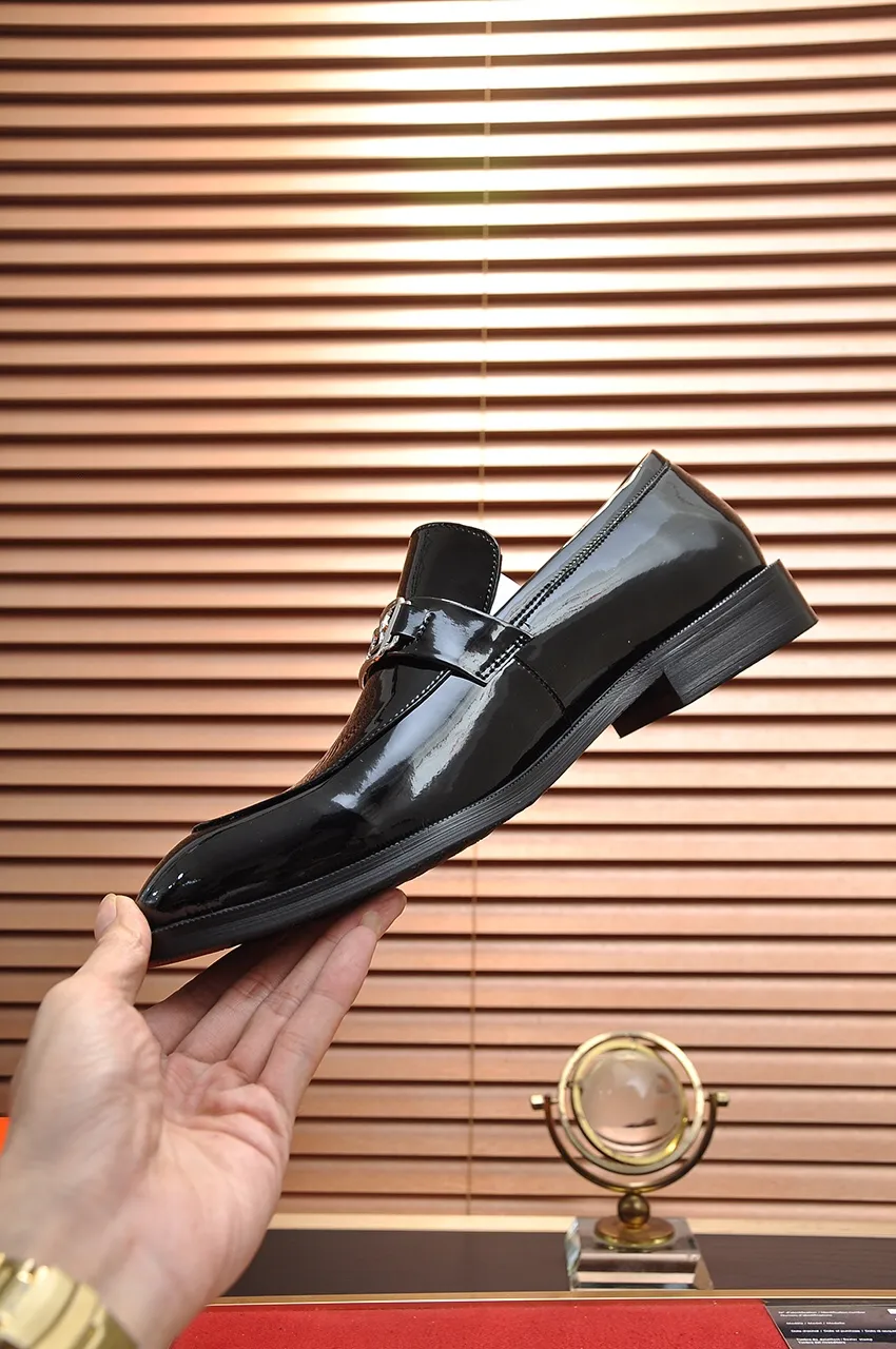 Men's shoes💰480💶[HERMES] (sheepskin lining)🍀Italian top luxury🍀He does not pursue novel styles and gorgeous colors, but attracts the favor of successful men with his flawless, elegant and classic style! This very, very comfortable, simple and stable style makes it easy to match any style! The pattern is absolutely 1:1 refined from the original case, and we strive for excellence in materials, imported cowhide + cowhide lining💪💪💪extraordinary texture👍! .Black brown code number: 38 to 45 (45 customized)